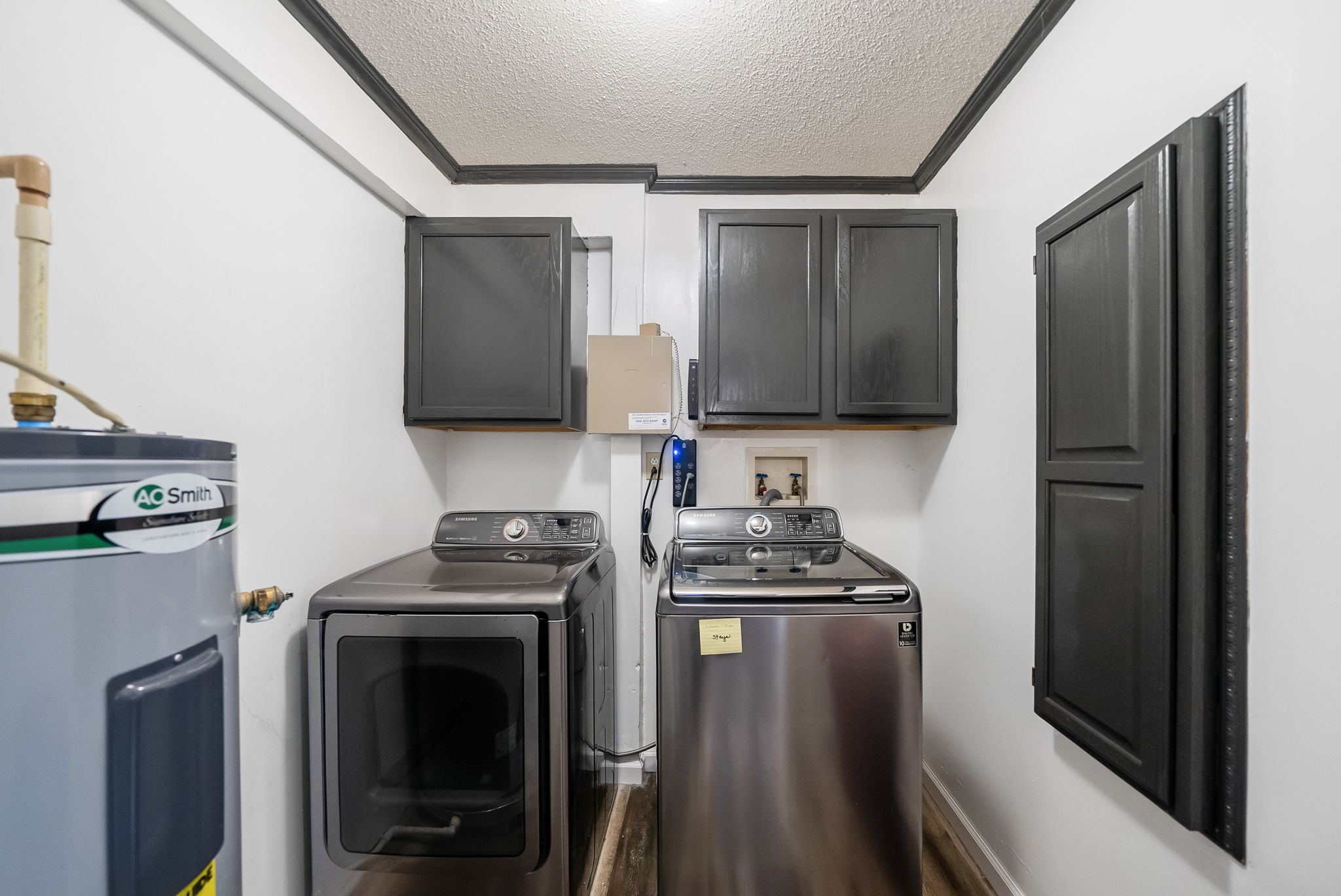 369 Holiday Acres Drive Springville, TN 38256 - Photo 18 of 100 a kitchen with a stove and a refrigerator