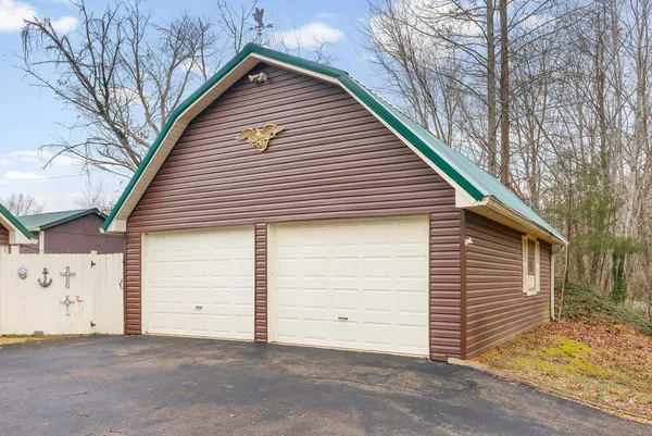 $549,900 | 369 Holiday Acres Drive, Springville, TN 38256