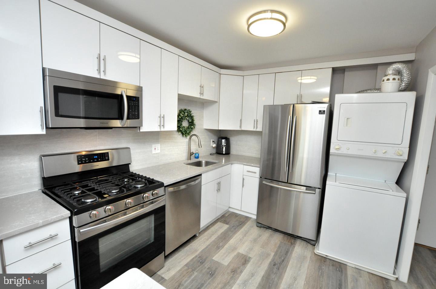1840 Frontage Road, Unit 607 Cherry Hill, NJ 08034 - Photo 10 of 21 Updated modern kitchen.