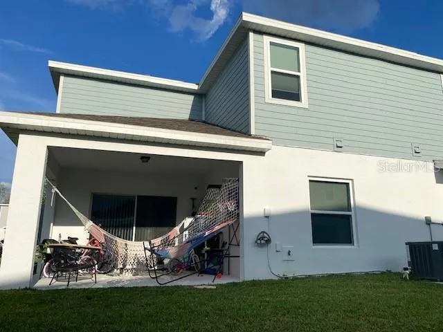 a view of outdoor space yard and porch