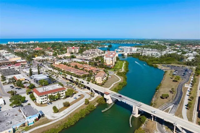 $350,000 | 214 Fair Winds Drive, Unit 214, Nokomis, FL 34275