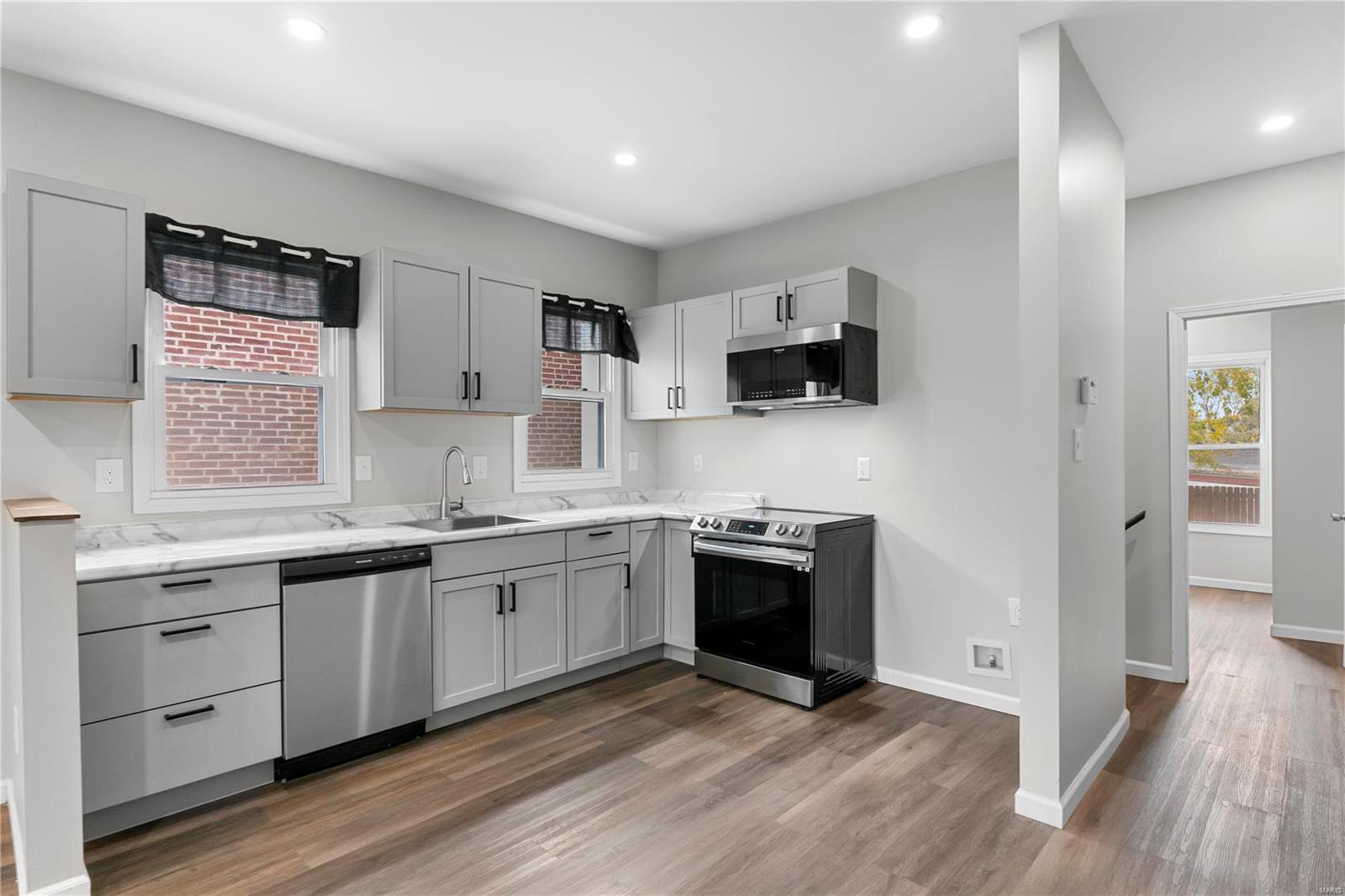 3261 Morgan Ford Road St. Louis, MO 63116 - Photo 8 of 29 Gallery Image 8