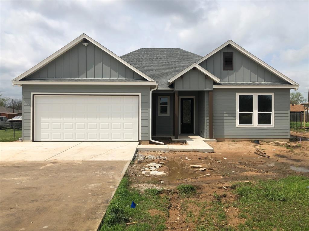 413 Hickorywood Street Azle, TX 76020 - Photo 2 of 7 Pic of 315 Ashwood built in 2019