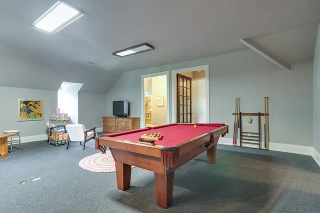 $1,175,000 | 2221 Poplar Avenue, Memphis, TN 38104