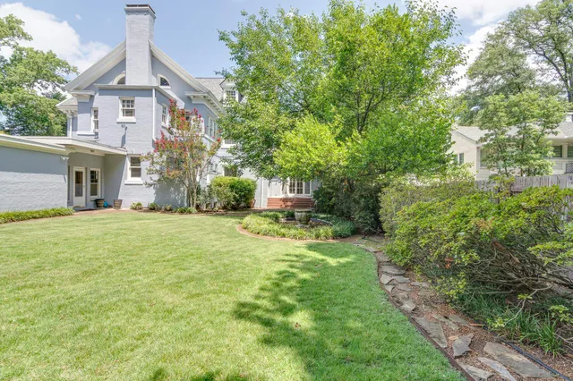 $1,175,000 | 2221 Poplar Avenue, Memphis, TN 38104