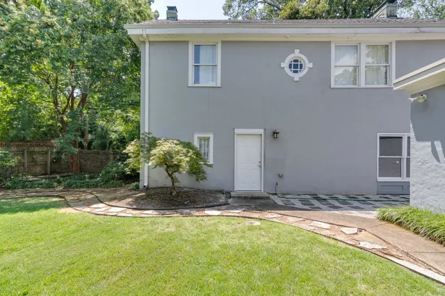 $1,175,000 | 2221 Poplar Avenue, Memphis, TN 38104