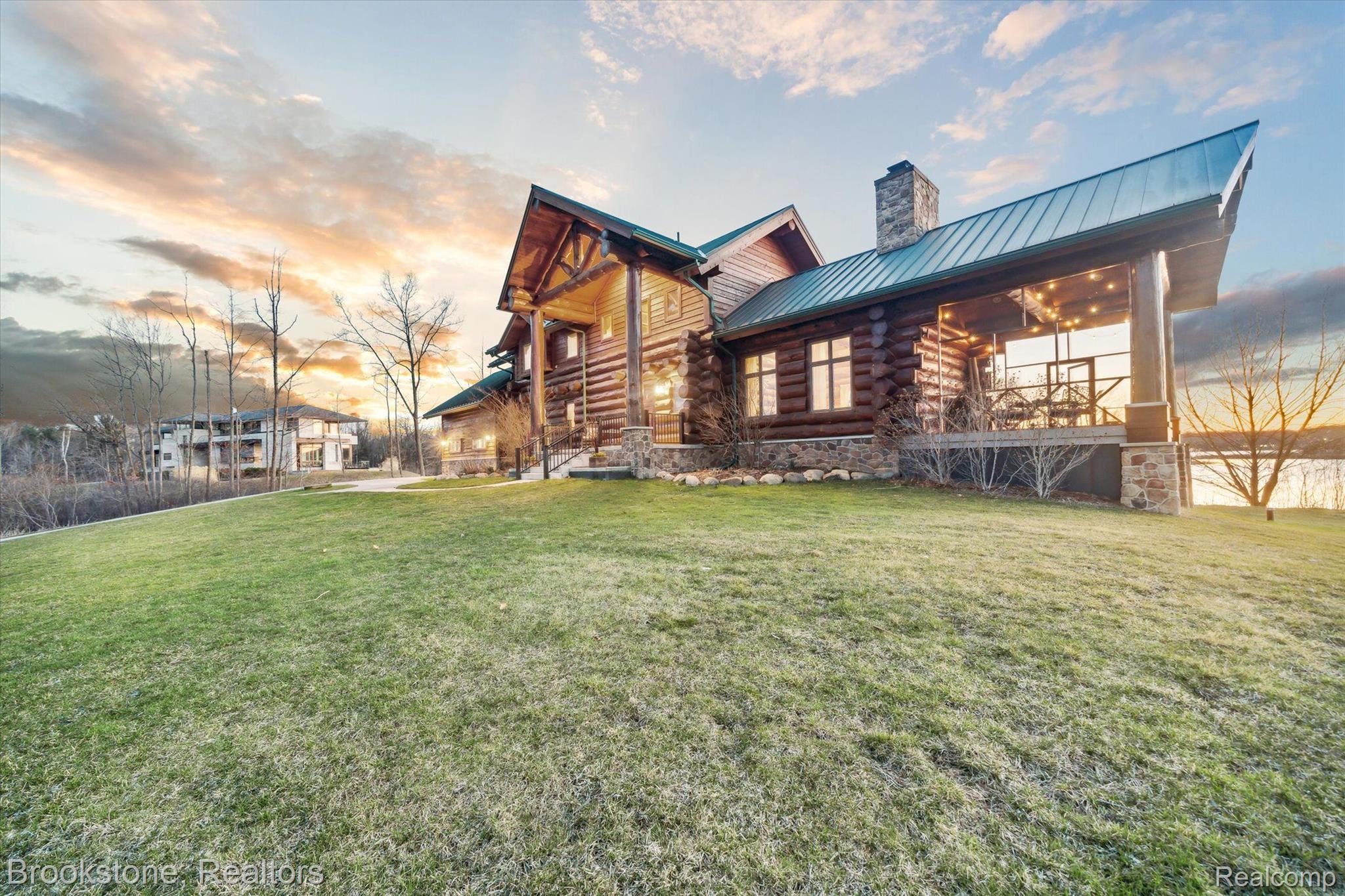8695 Ellis Road Clarkston, MI 48348 - Photo 63 of 69 Full screened porch for summer night entertaining!