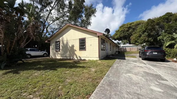 $1,900 | 2501 Oceanview Avenue, Unit 1, Delray Beach, FL 33444