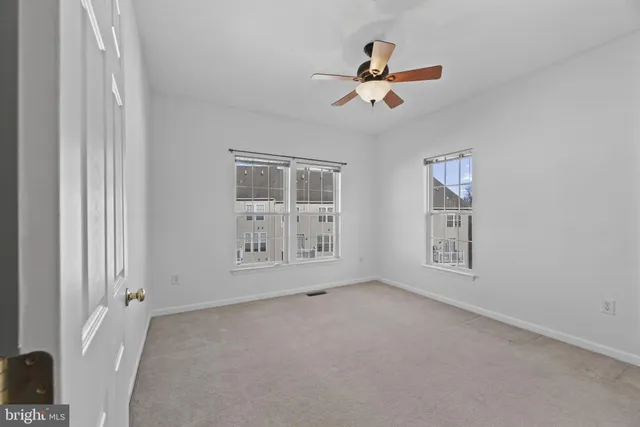 a view of empty room with window