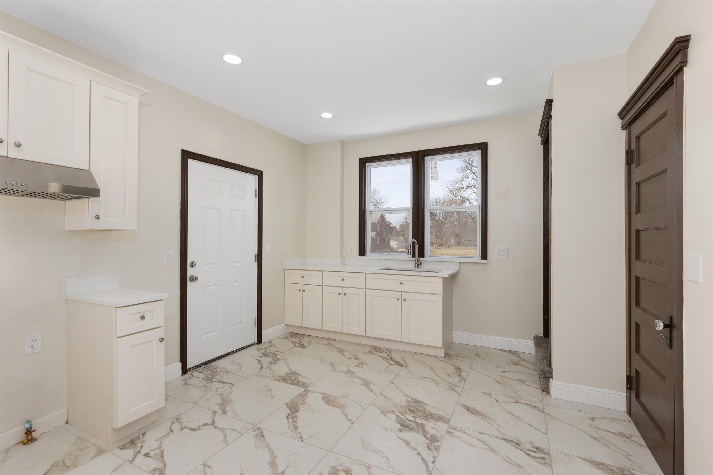 430 Marston Street Detroit, MI 48202 - Photo 14 of 37 11-430 Marston St Detroit 0018