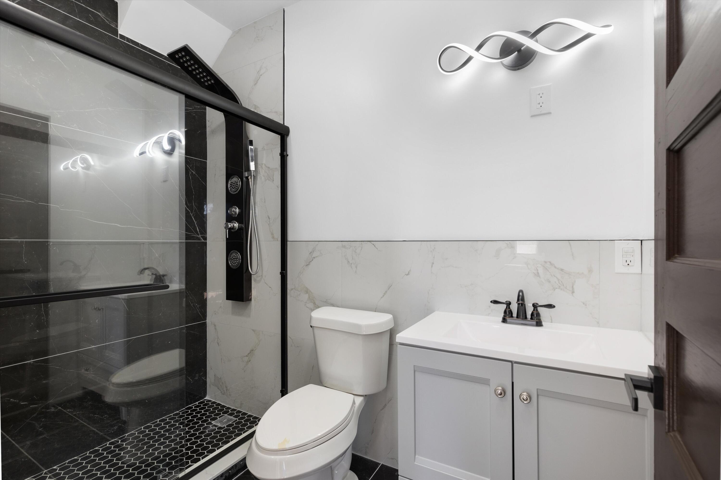 430 Marston Street Detroit, MI 48202 - Photo 17 of 37 09-430 Marston St Detroit 0016