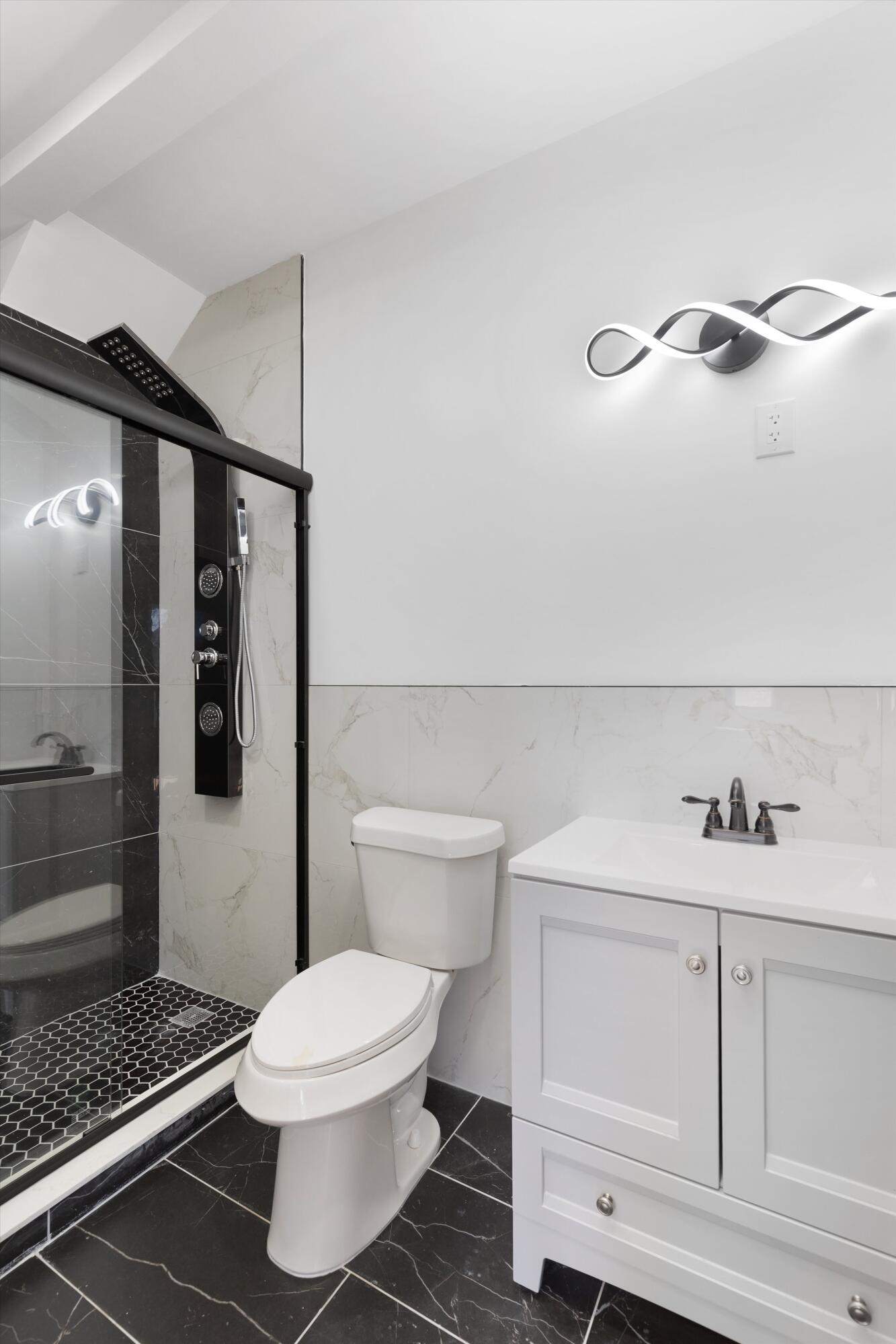 430 Marston Street Detroit, MI 48202 - Photo 18 of 37 10-430 Marston St Detroit 0017