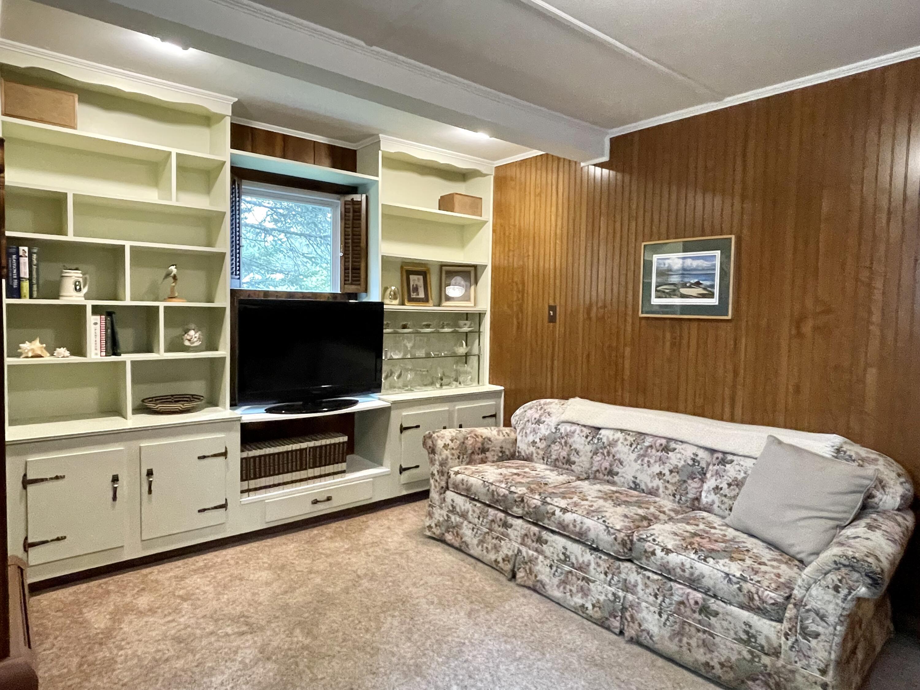 14 Silvermount Street Waterville, ME 04901 - Photo 7 of 18 Built ins