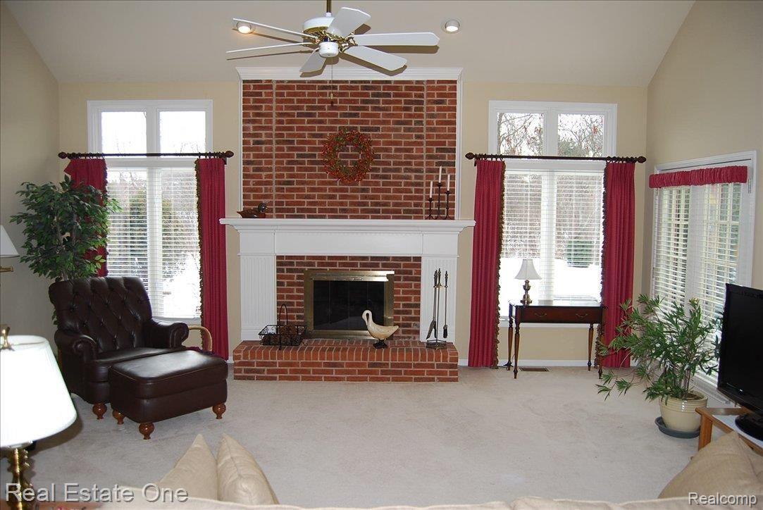 3619 Aynsley Drive Rochester, MI 48306 - Photo 5 of 21 Family Room