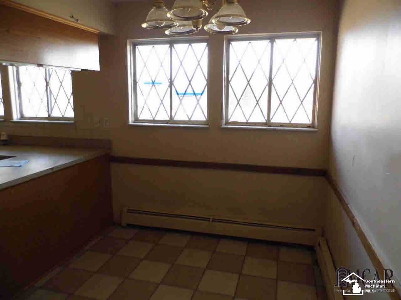 49032 Arkona Road Belleville, MI 48111 - Photo 4 of 17 21276553-3.JPG