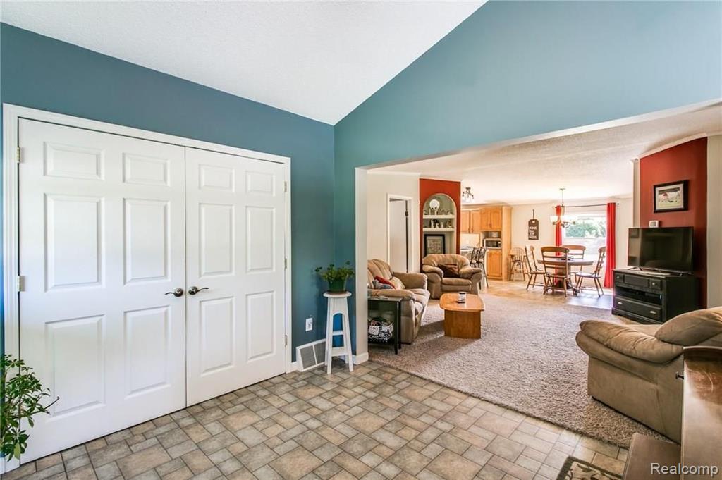 6609 State Road Fort Gratiot, MI 48059 - Photo 7 of 33