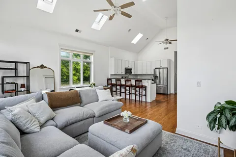 $499,900 | 2001 West Addison Street, Unit 3E, Chicago, IL 60618