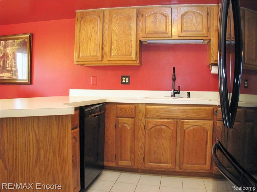 2387 Rochelle Park Drive Rochester Hills, MI 48309 - Photo 8 of 30