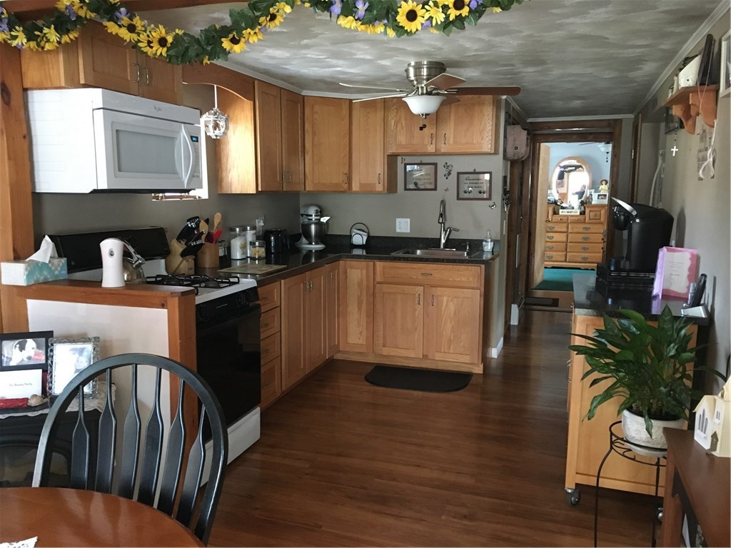62 Milton Road Warwick, RI 02888 - Photo 8 of 33 Gallery Image 8