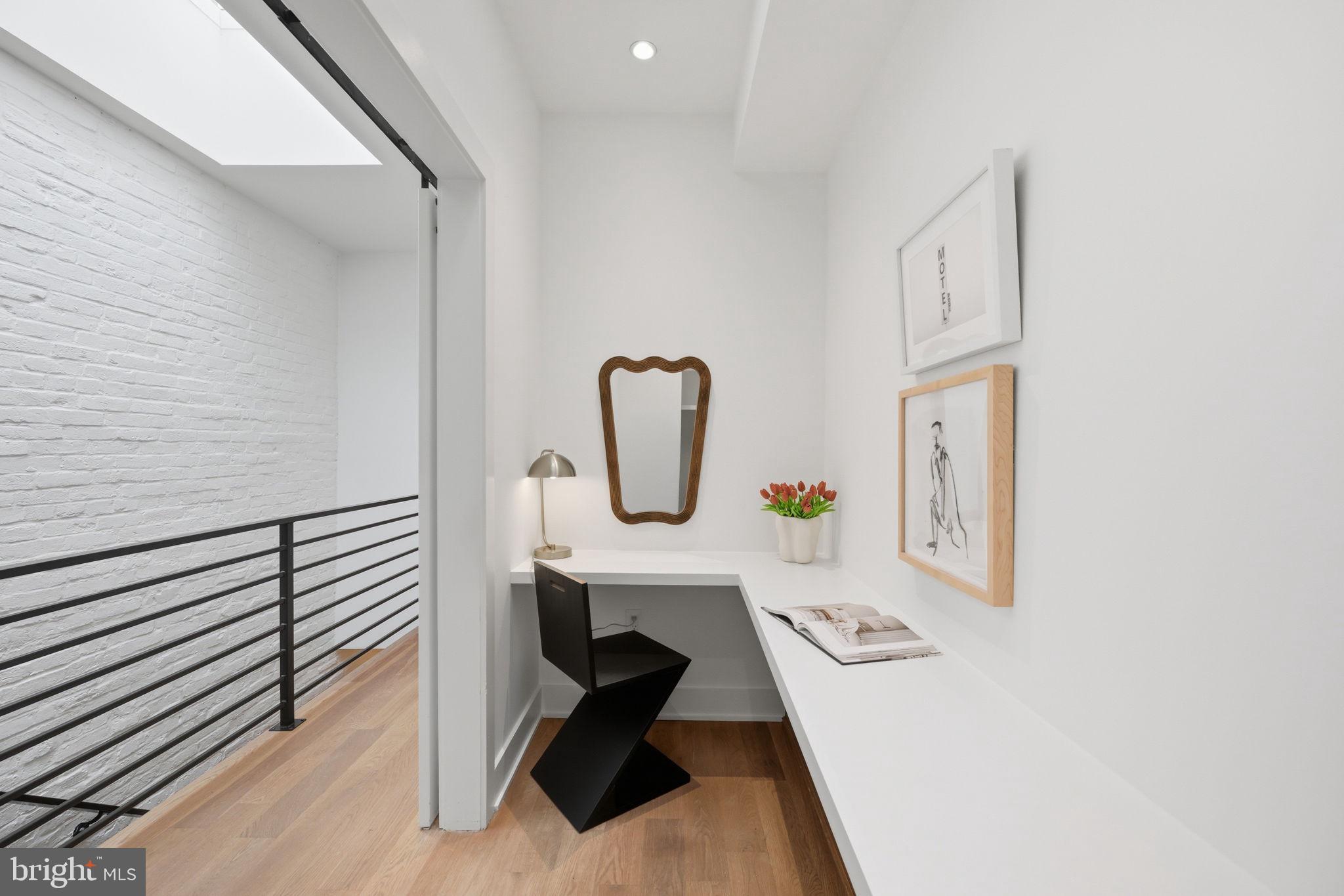 445 Ridge Street Northwest Washington, DC 20001 - Photo 21 of 39 Stylish nook with modern elegance.