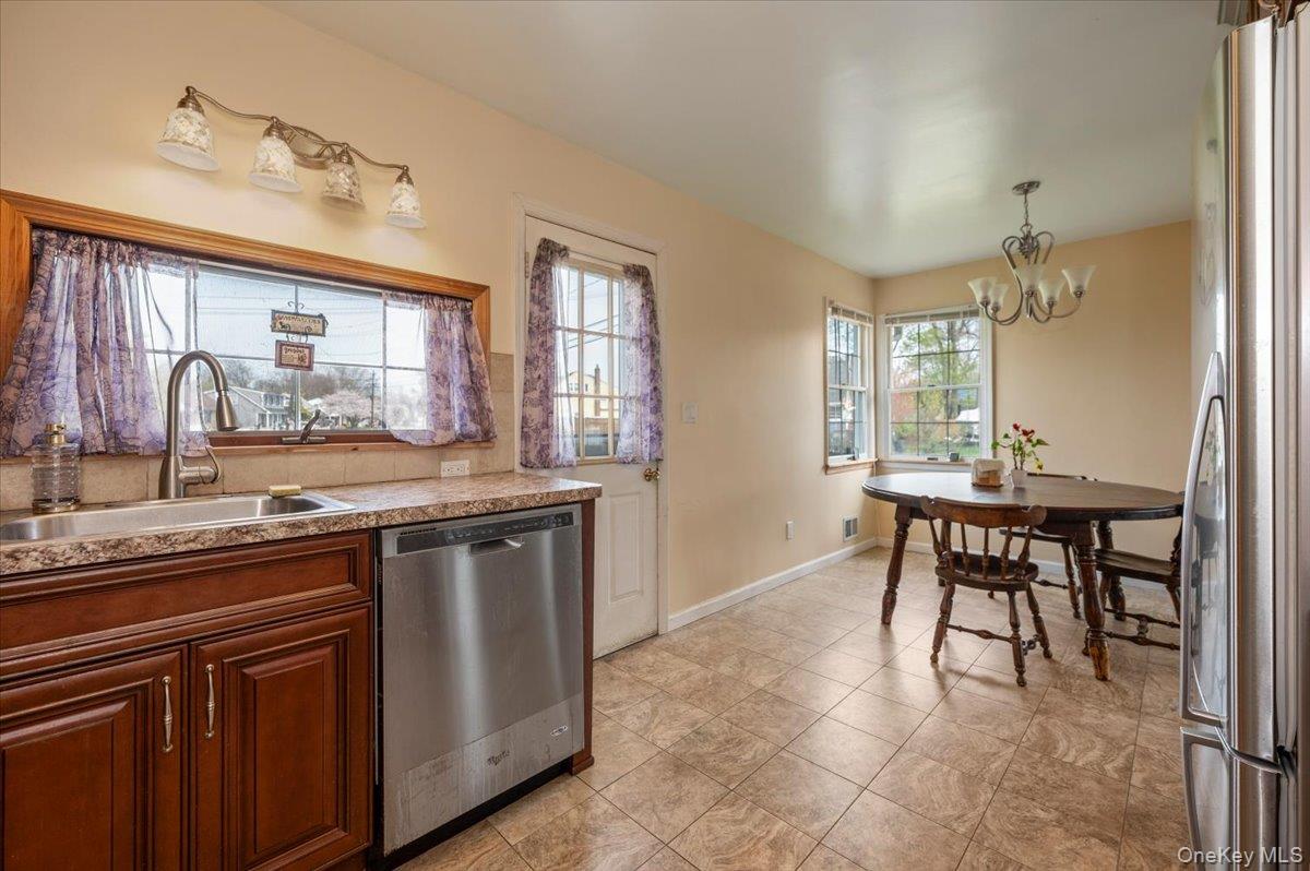 145 Raleigh Lane West Islip, NY 11795 - Photo 12 of 25