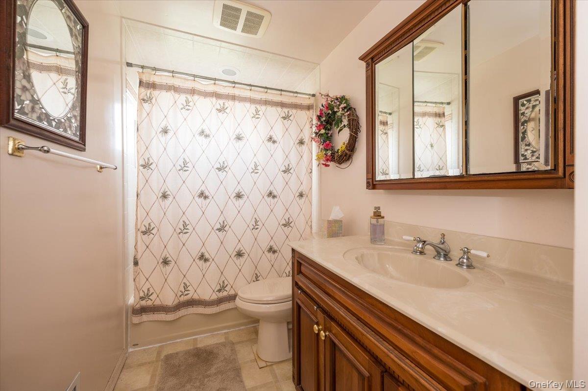 145 Raleigh Lane West Islip, NY 11795 - Photo 18 of 25