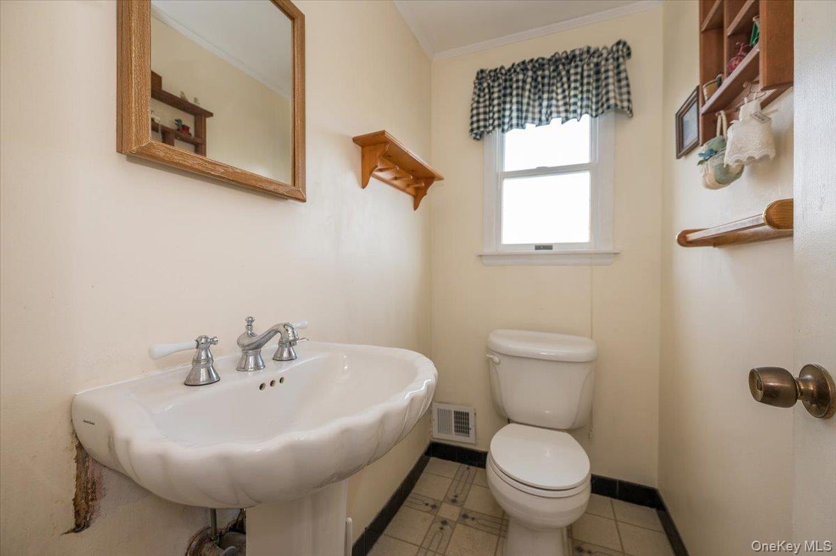 145 Raleigh Lane West Islip, NY 11795 - Photo 19 of 25