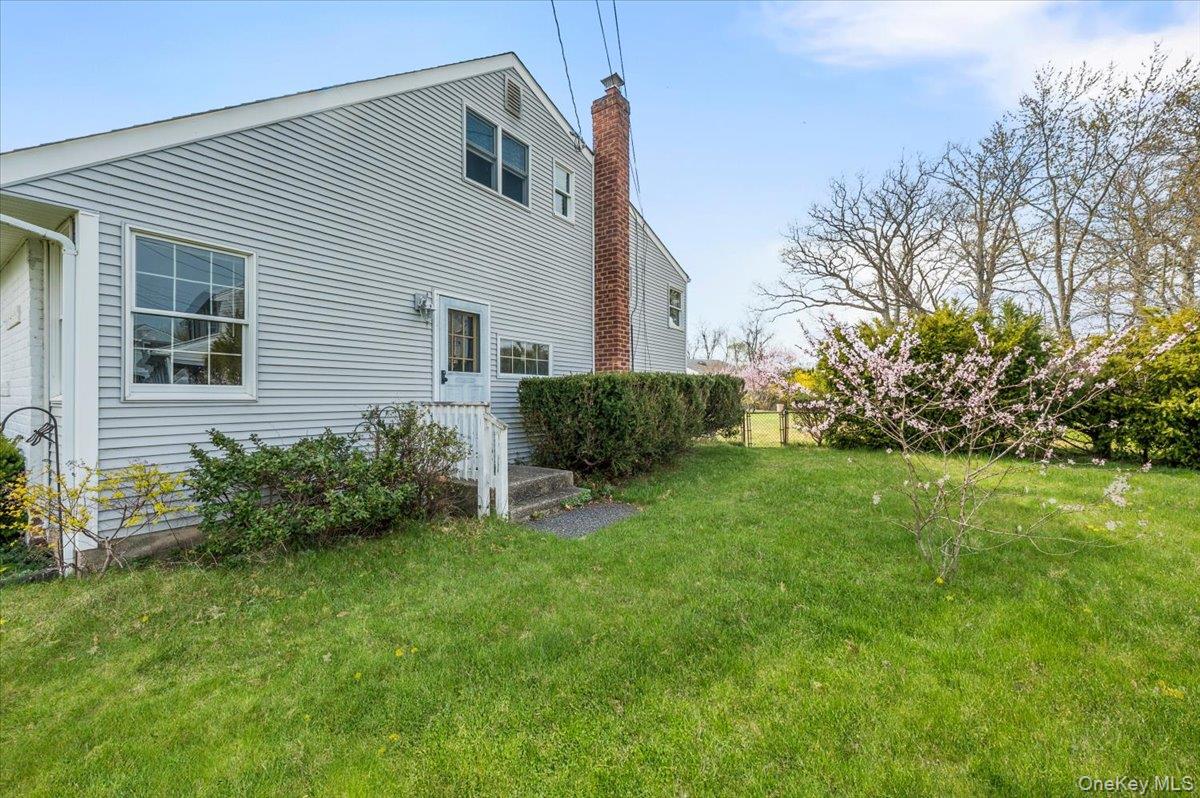 145 Raleigh Lane West Islip, NY 11795 - Photo 20 of 25