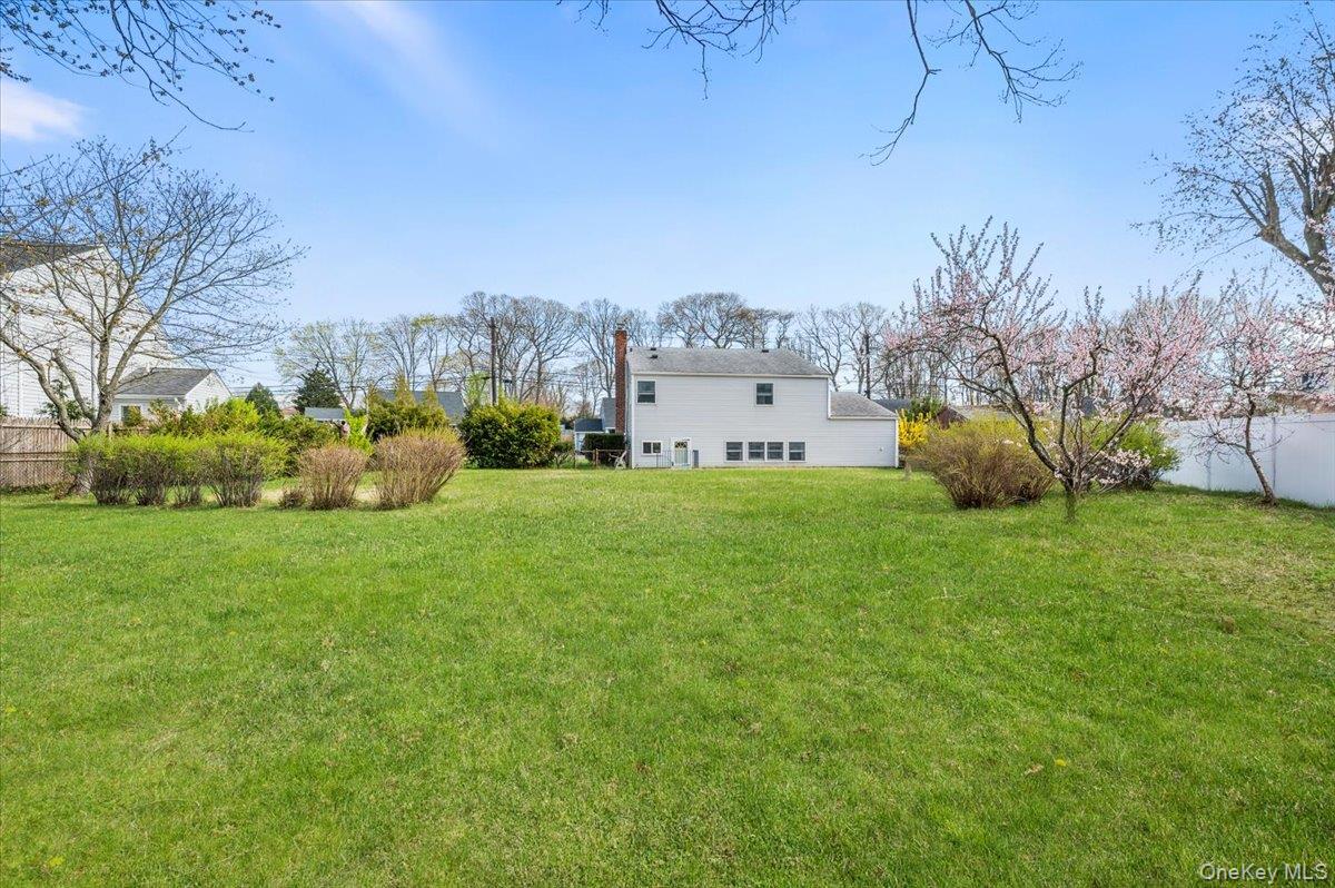 145 Raleigh Lane West Islip, NY 11795 - Photo 21 of 25