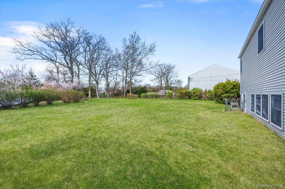 145 Raleigh Lane West Islip, NY 11795 - Photo 23 of 25