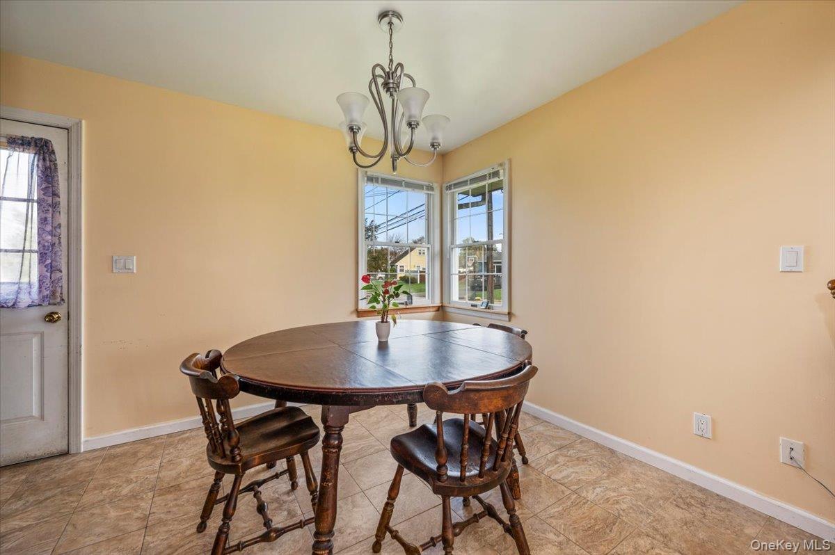 145 Raleigh Lane West Islip, NY 11795 - Photo 7 of 25