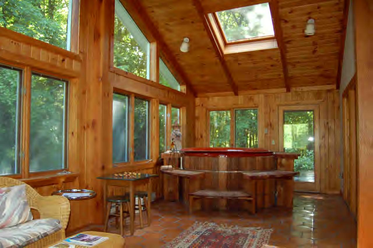 Sunroom , hottub