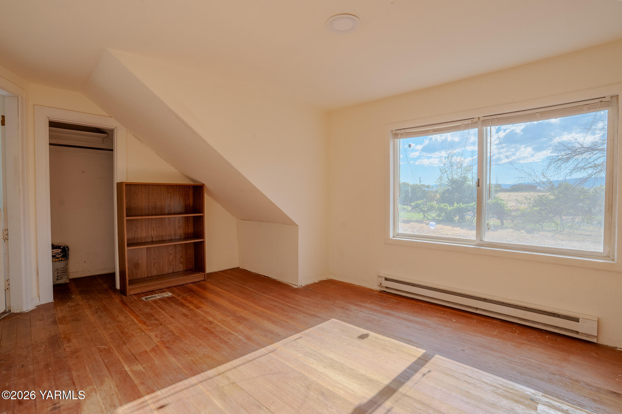 724 Ghormley Road Yakima, WA 98908 - Photo 25 of 44 Second Bedroom Up