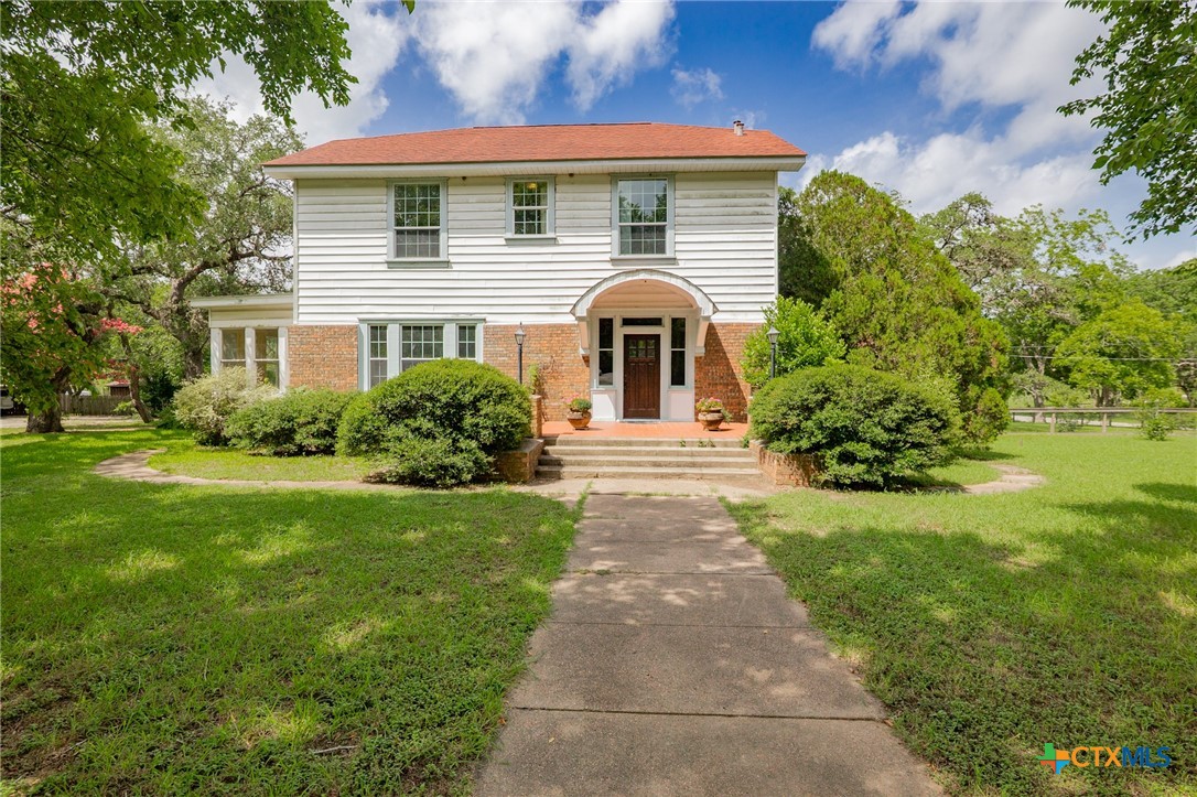 1002 East Gonzales St