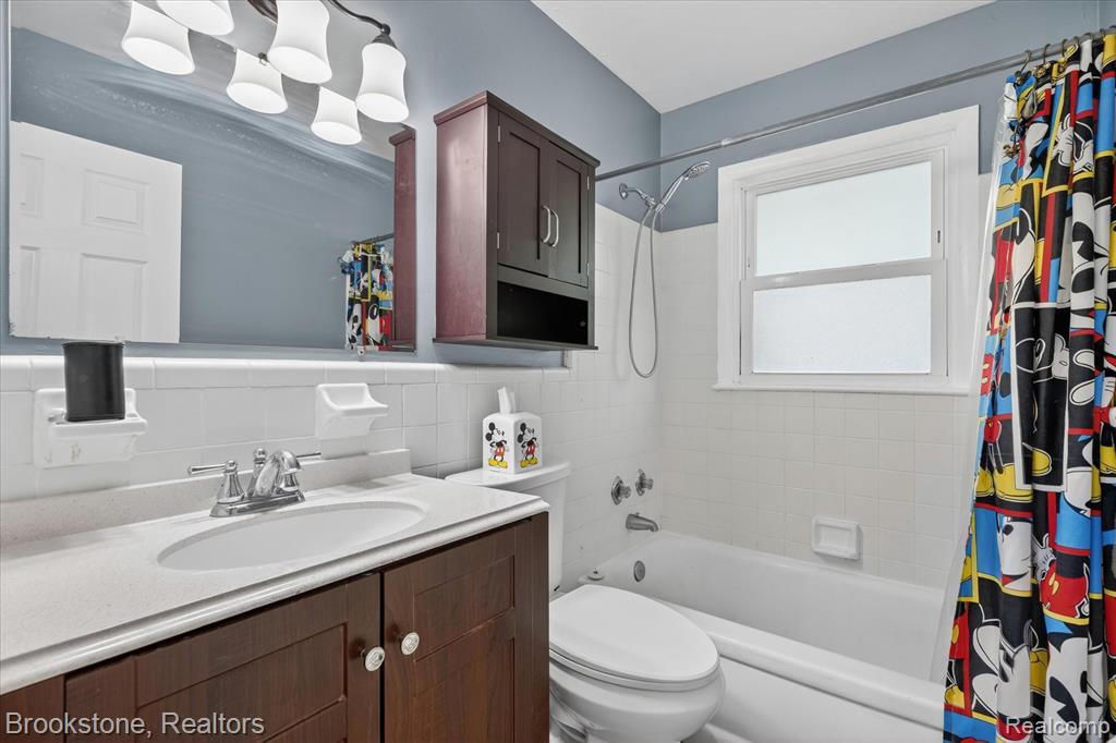 23784 Linne Street Clinton Township, MI 48035 - Photo 23 of 45