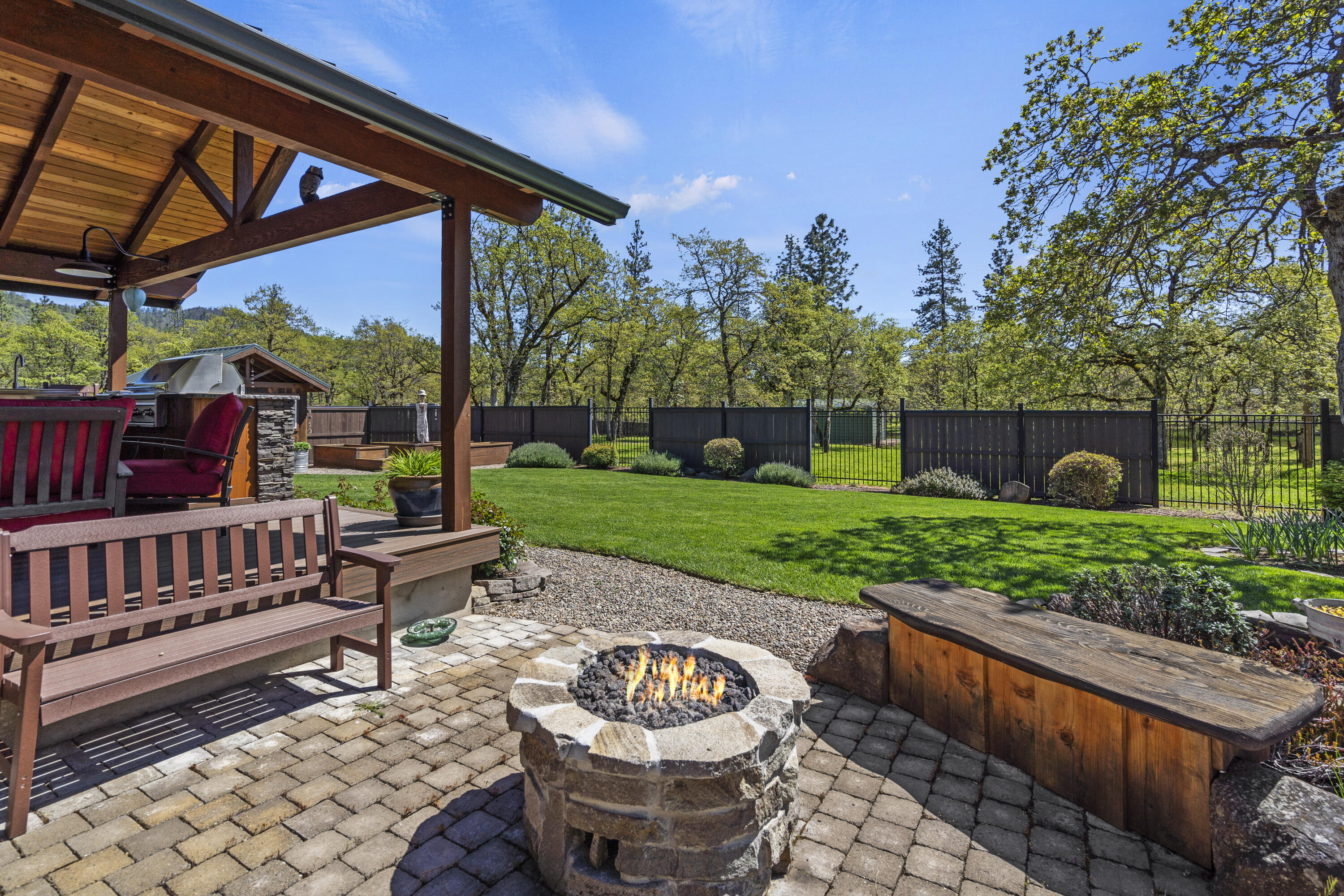 393 Bond Road Shady Cove, OR 97539 - Photo 15 of 40 Firepit