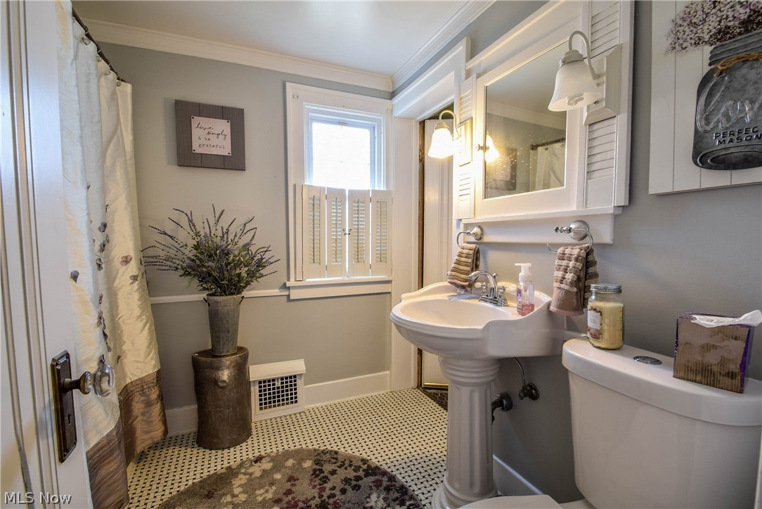 6482 Kerneywood Road Parma, OH 44129 - Photo 9 of 13