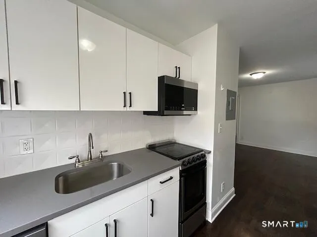 $1,995 | 114 A Grove Street, Unit 12, Stamford, CT 06901