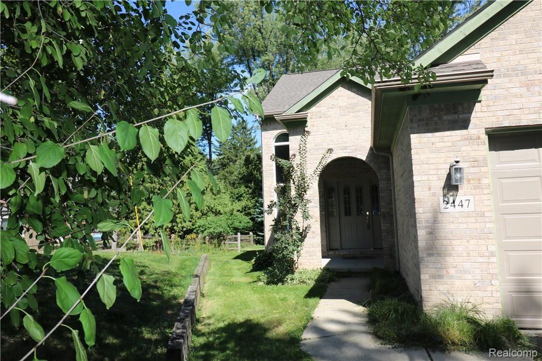 2447 Devonshire Road Bloomfield Hills, MI 48302 - Photo 3 of 22 IMG_9405.jpeg