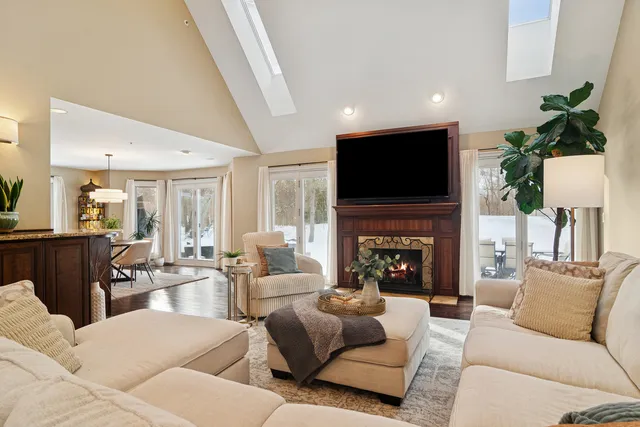 $850,000 | 4610 Forest Way Circle, Long Grove, IL 60047