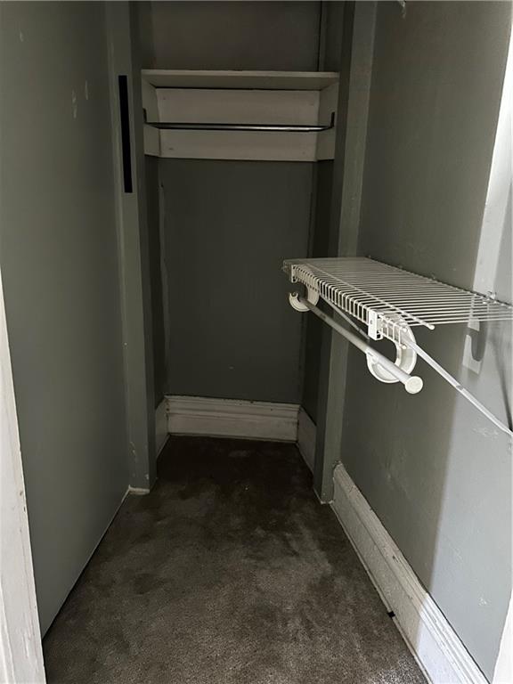 231 Ulysses Street, Unit 1 Pittsburgh, PA 15211 - Photo 8 of 13 a bathroom with a white bath tub