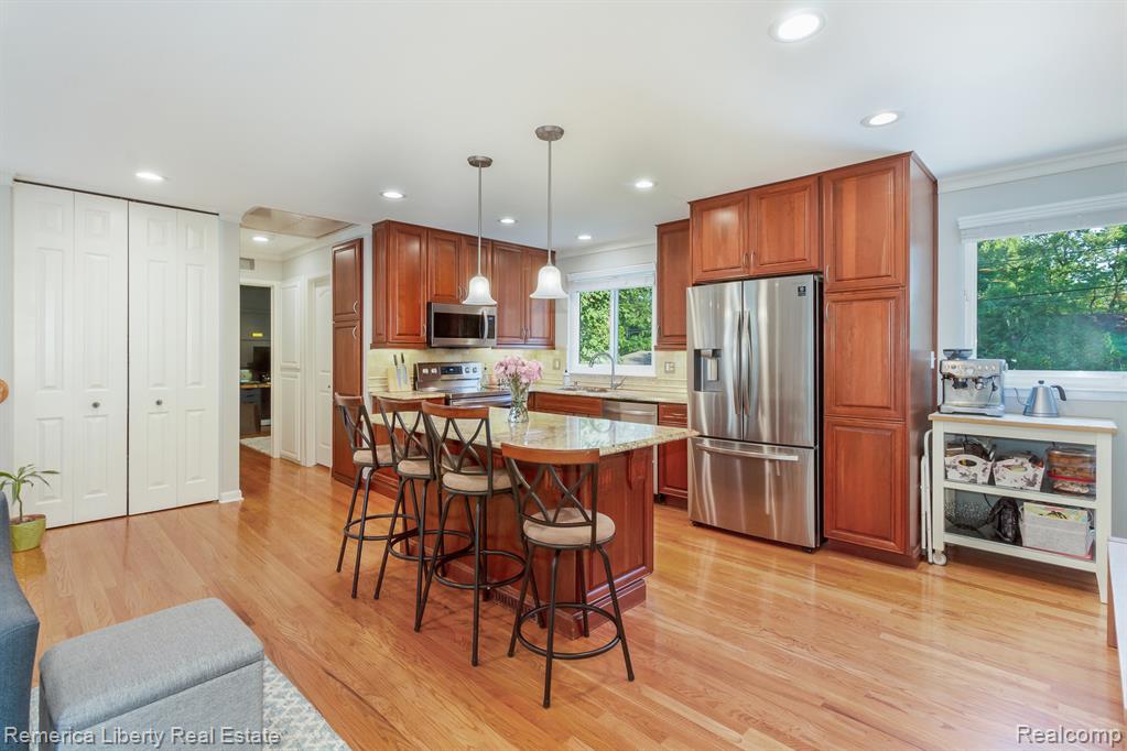 464 Welch Road Northville, MI 48167 - Photo 6 of 28