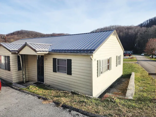 $1,000 | 292 Byrd Street, Bluefield, VA 24605