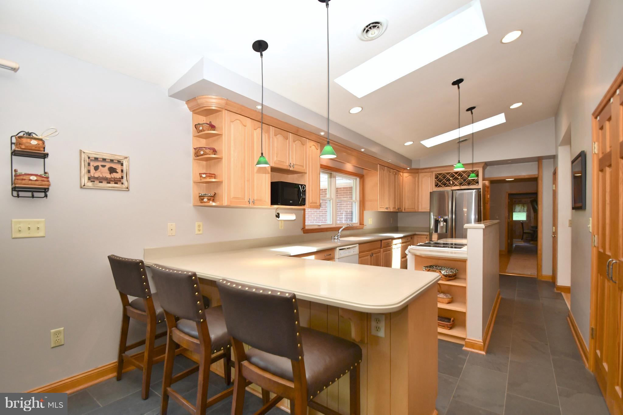 928 West Ring Factory Road Joppa, MD 21085 - Photo 5 of 30 Kitchen with breakfast bar