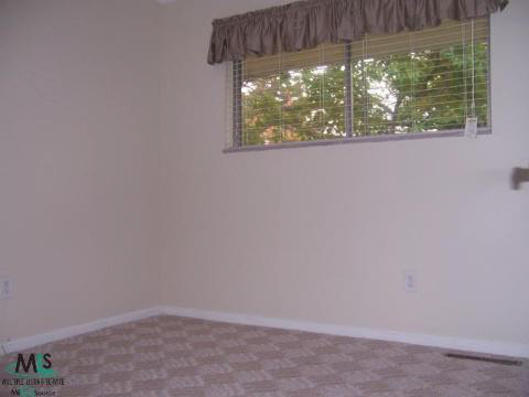 55 Windsor Road Rochester, MI 48307 - Photo 7 of 12 364394-6.JPG
