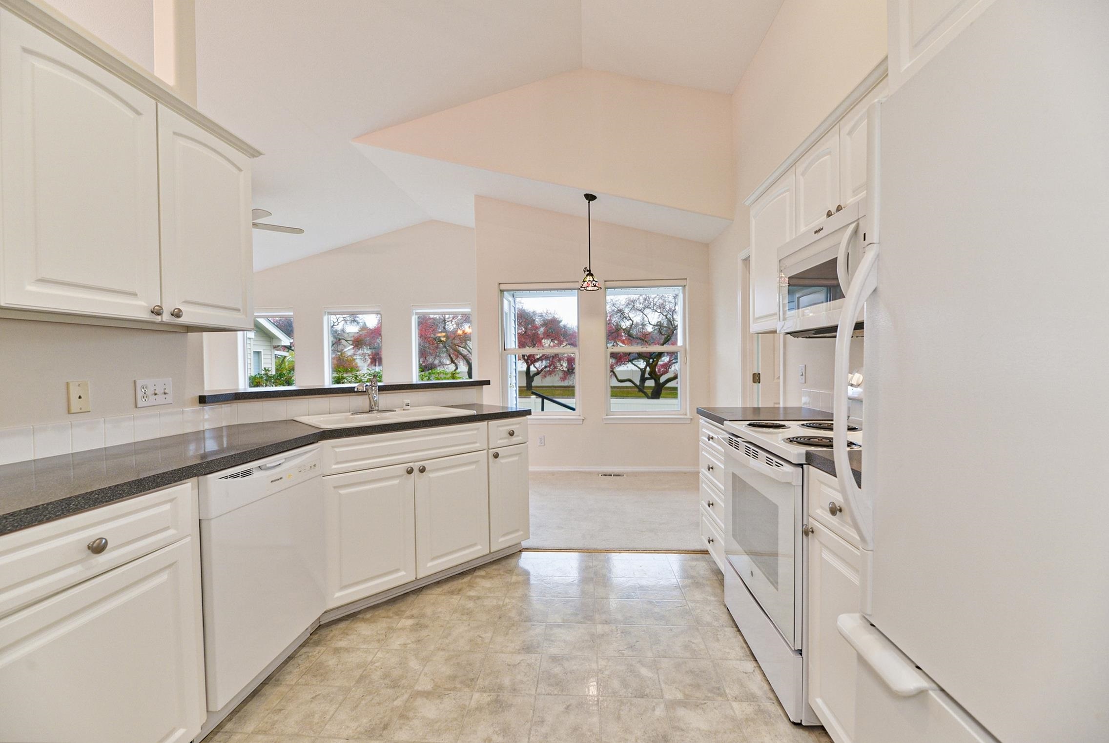 3908 South Greystone Lane Spokane, WA 99223 - Photo 6 of 31