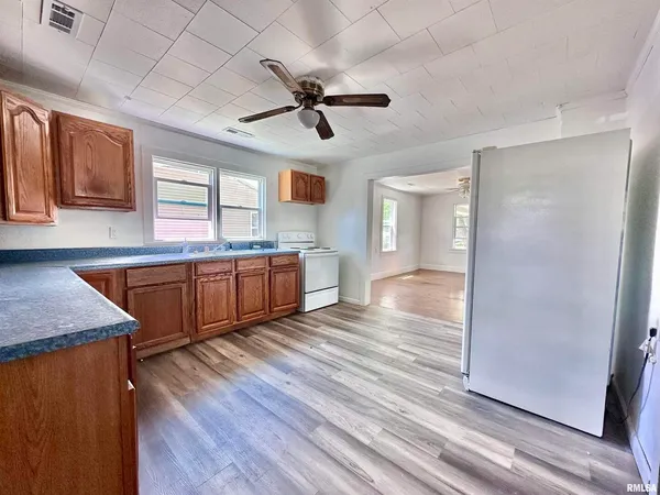 $50,000 | 329 North Broadway, Goreville, IL 62939