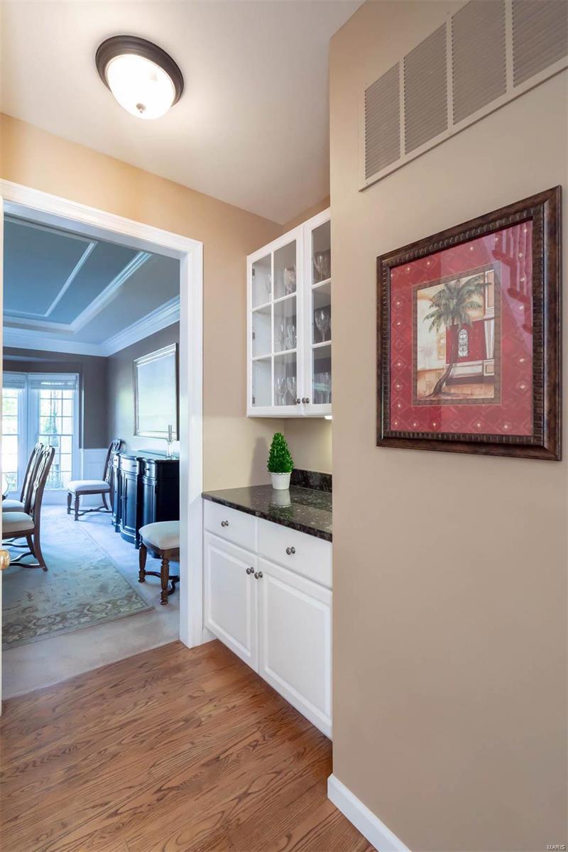 1173 Lockett Road Des Peres, MO 63131 - Photo 7 of 38 Gallery Image 7