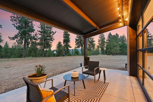 $999,999 | 618 East Washington Road, Spokane, WA 99224