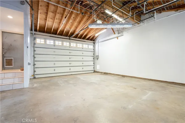 $6,000 | 10036 Andasol Avenue, Northridge, CA 91325